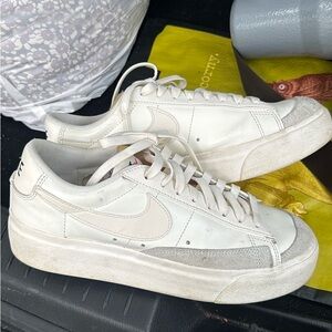 Nike Off-White Low-Top Sneakers